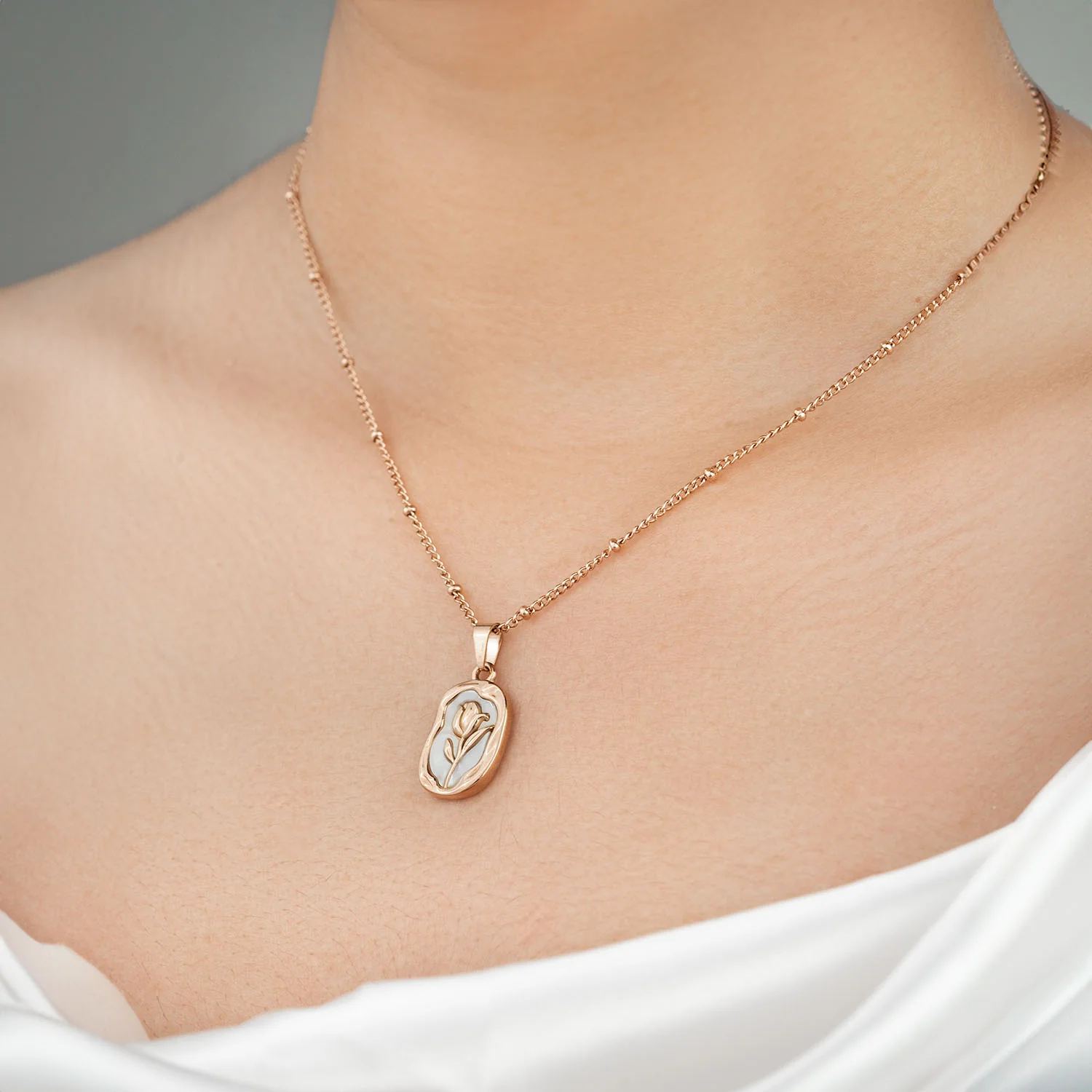 Beautiful Soul Reversible Rose Necklace - Image 3