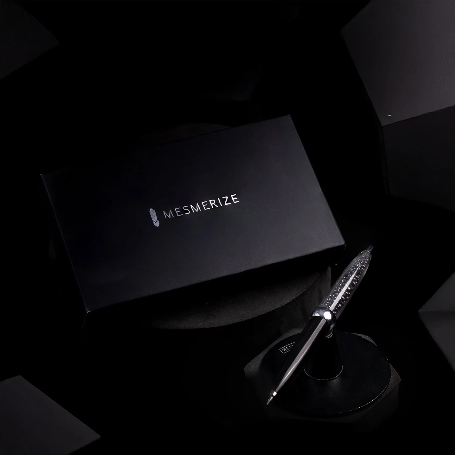 Black Spinel MagSpin Rotating Desk Pen with DryFlow Ink - Image 4